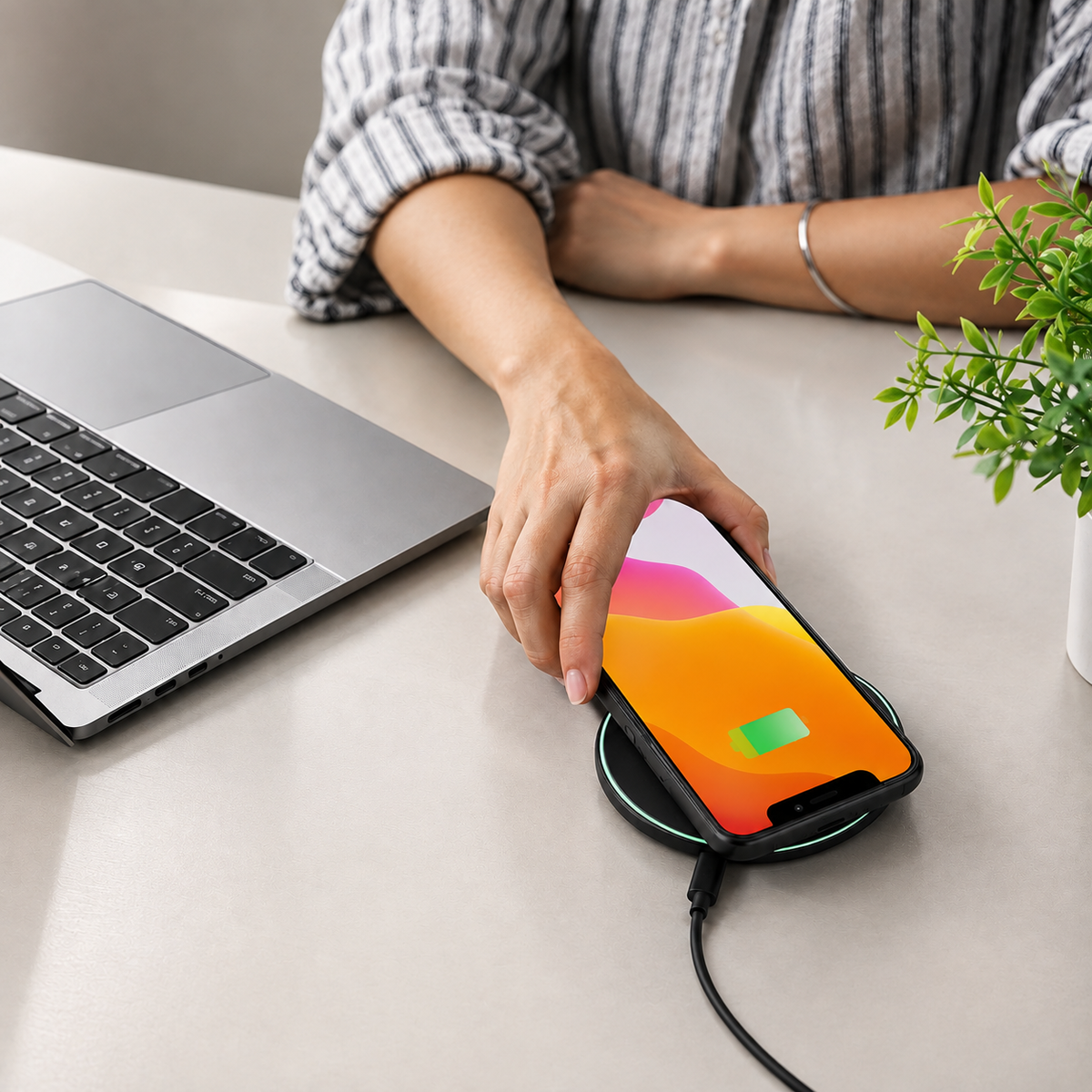 Premium Wireless Charging Pad Qi Wireless Charger USB Type C Fast Charging Slim Induction Charging Dock LED Indicator Anti Slip Safe Charging iPhone